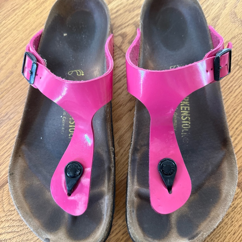 Birkenstock Gizeh patent pink thong sandal